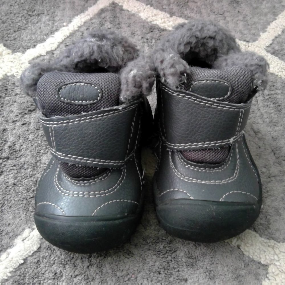 Little Baby boy size 4 Toddler Grey Winter Boots